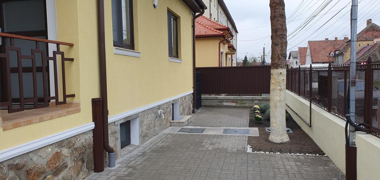 Yellow House Sibiu Esterno foto